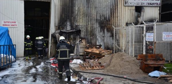 Bursada ev tekstili fabrikasında yangın