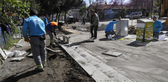 Cadde ve sokaklarda arı gibi çalıştılar