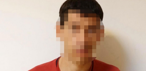 Camiden hırsızlık yaptıktan sonra dua etti