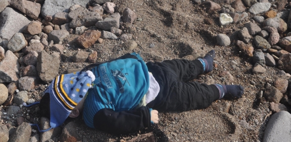 Çanakkalede mülteci teknesi battı 35 ölü