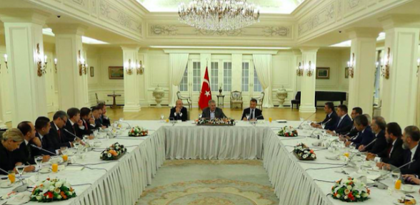 Çankaya Köşkünde verdiği kahvaltılı toplantısıda ilginç bir telefon vakası 