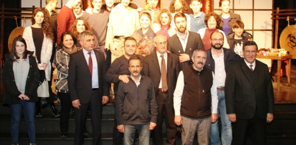 CANLI MAYMUN LOKANTASI TİYATRO OYUNU İLGİ GÖRDÜ