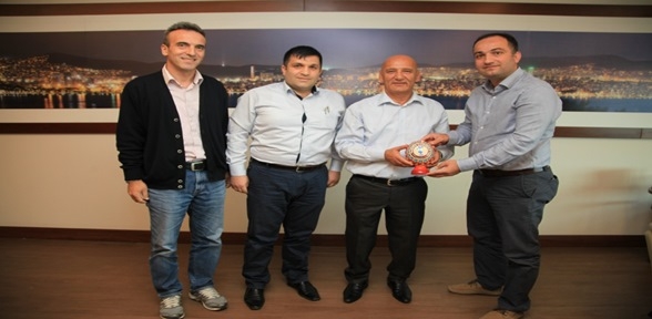 Çaykaralılar dan Başkan Altınok Öz e devekuşu yumurtası