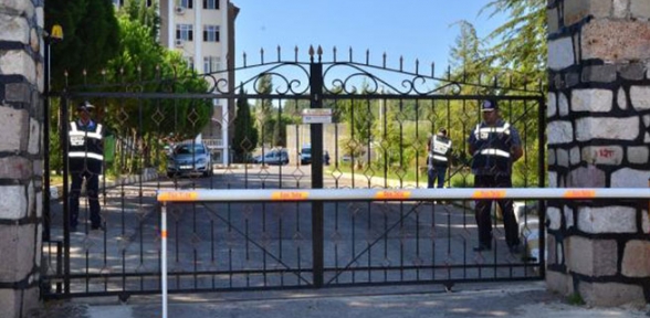 Cemaat okulu ve dershanelerine polis baskını