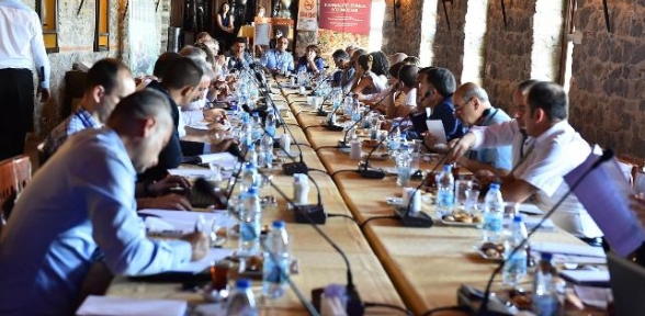 CHP li belediyeler İzmir i model alacak