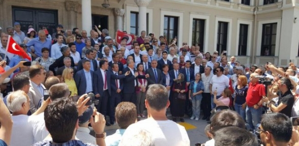 CHP li vekiller valiliğe yürüdü