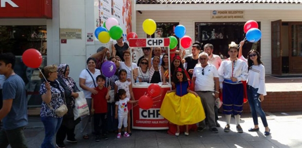 CHP Pendilkten öğrencilere karne sürprizi