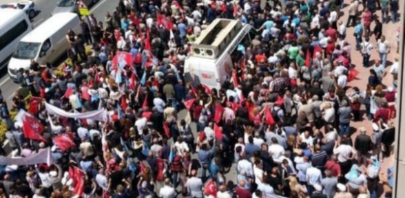 CHPliler sokağa döküldü AKPye yürüyüşe polis engeli