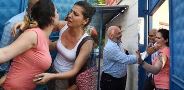 Çilem Doğanın evine molotof atıldı