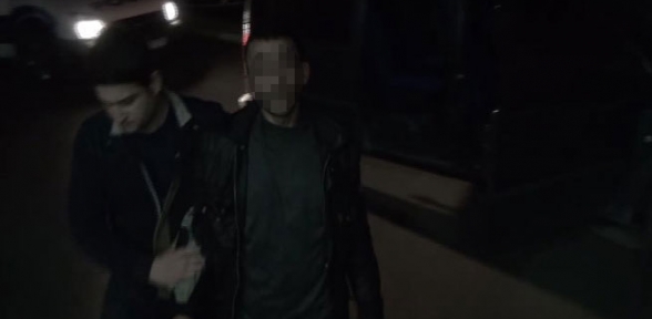 Çitleri aşıp aprona girdi