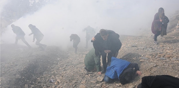 Cizre de ölen PKK lı Hakkaride toprağa verilirken olay çıktı