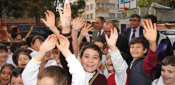 ÇOCUKLAR ÖĞRETMENİ TARİF ETTİ 