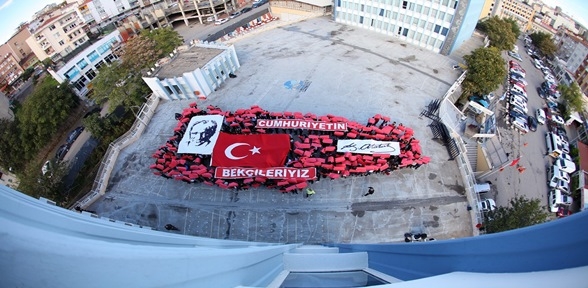 Cumhuriyet hazinemizdir baş tacımızdır.