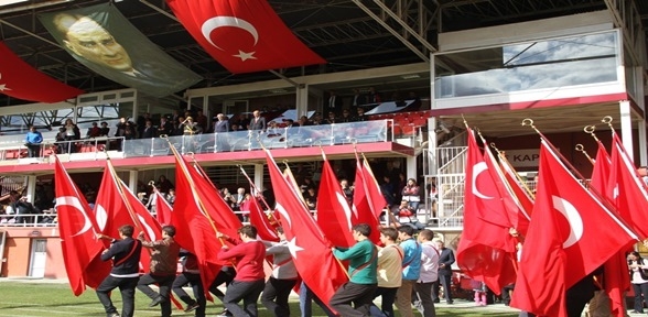 CUMHURİYET İN 92. YILDÖNÜMÜ KARTAL DA COŞKUYLA KUTLANDI