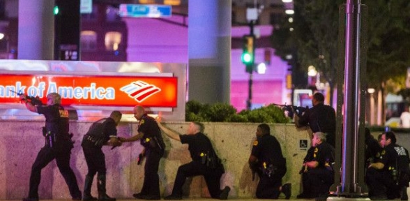 Dallas ta beş polis memuru öldürüldü