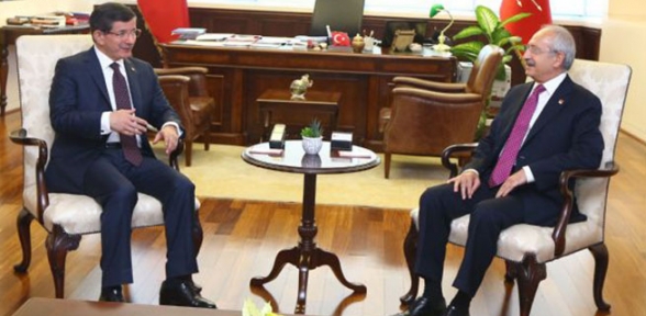 Davutoğlu nu tebrik etti