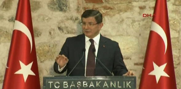 Davutoğlundan akademisyenlere bildiri tepkisi