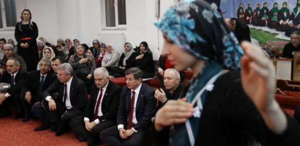 Davutoğlundan cemevinde birlik mesajı