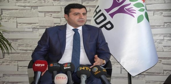 Demirtaş canlı bomba ihbarı üzerine HDP binasının boşaltıldığını doğruladı