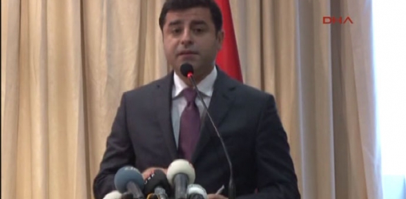 Demirtaş Cumhuriyet ve Demokrasi Panelinde konuştu