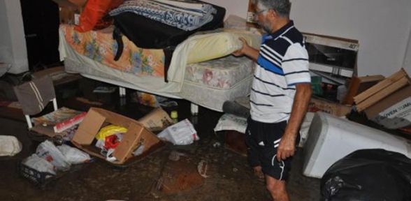 Dere taştı mahalle sele teslim oldu