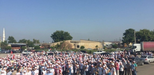 Dev fabrikada üretim durdu işçiler grevde