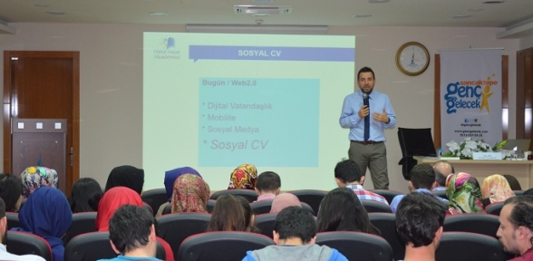 Dijital hayat sertifikalı Sosyal Medya Okulu eğitimleri başladı