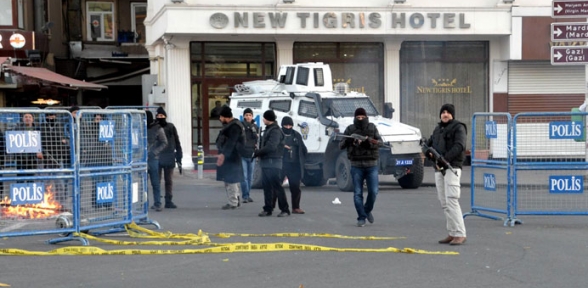 Diyarbakırda 1 Polis Memuru Şehit Oldu 