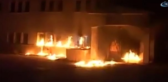 Diyarbakırda teröristler okulu ve pansiyonu yaktı