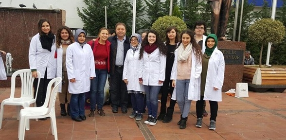 Doktor adayları Maltepe meydanında sağlık taraması gerçekleştirdi 