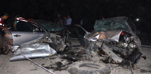 Düğün yolunda feci kaza. 3 ölü 4 yaralı