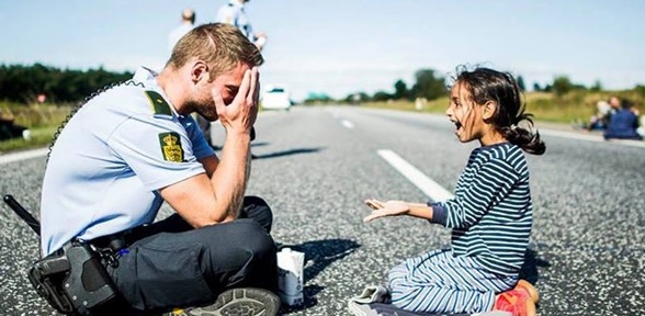Dünya bu polisi konuşuyor