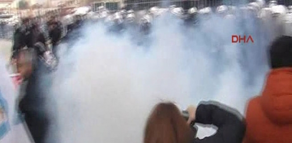 Duruşma sonrası biber gazlı müdahale