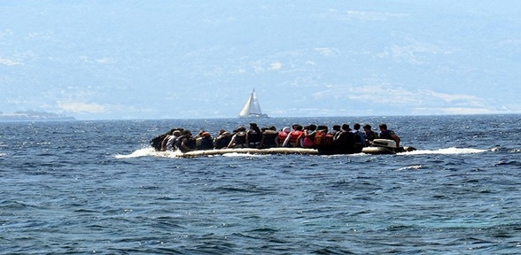 Ege de kaçakları taşıyan iki bot battı