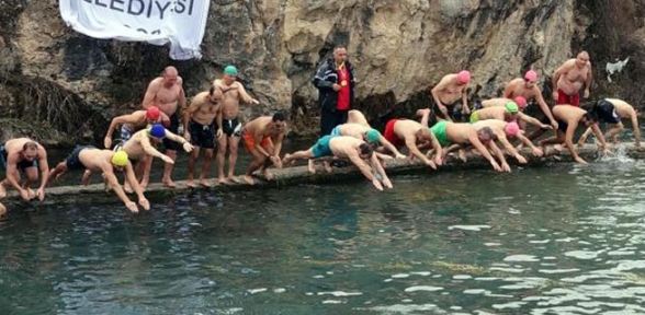 Eksi 6 derecede yüzme şenliği