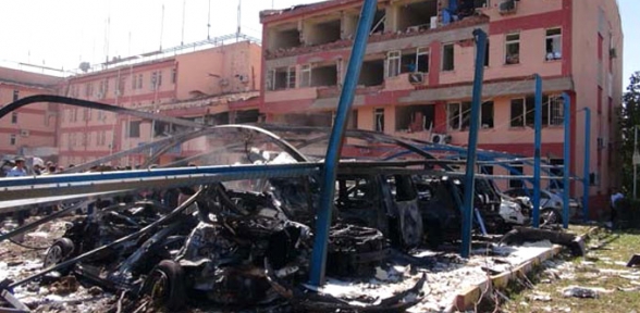 Elazığ Emniyet Müdürlüğüne Bomba Yüklü Araçla Saldırı 3 Şehit 217 Yaralı
