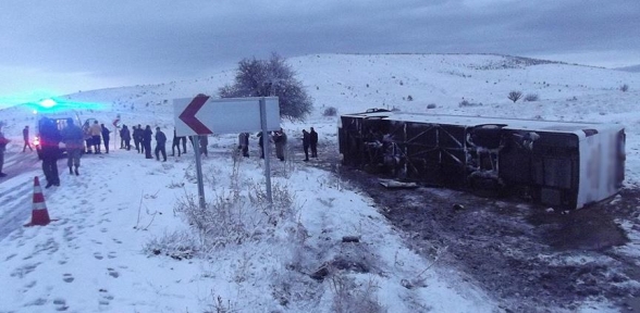 Elazığda Otobüs Devrildi