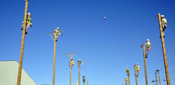 Elektrik işçileri kışa hazırlanıyor