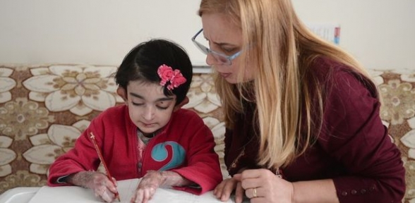 Elfidanın elleri artık kalem tutabiliyor 