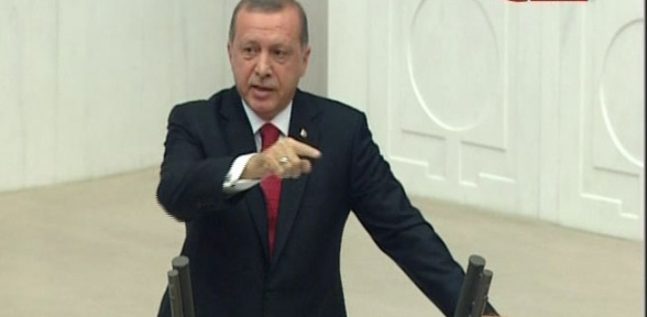 Erdoğan ın konuşması sırasında gerilim