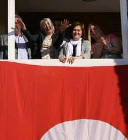 Erdoğana El Hareketi Yapan İzmirli Kadına 11 Ay 20 Gün Hapis