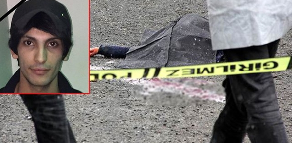 Eşcinsel Suriyeli Mültecinin Başını Kesip Yola Attılar