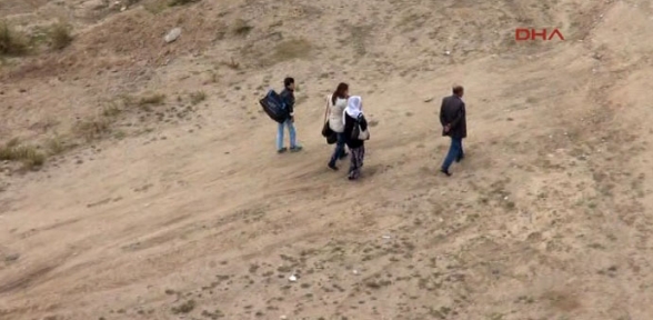 Eşyalarını alamadan ilçeyi terk ediyorlar