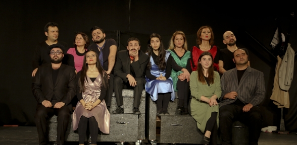 EVET CEVABI AYAKTA ALKIŞLANDI