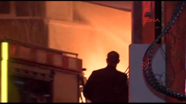 Eyüp te 5 Araç Alev Alev Yandı