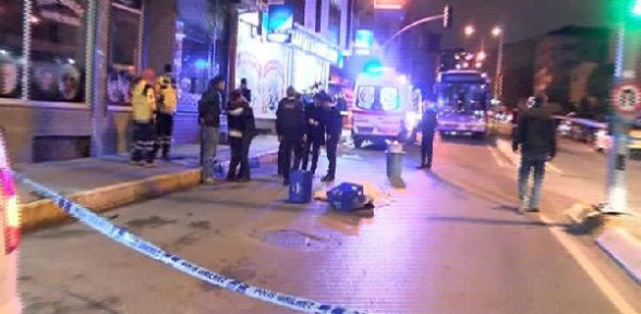 Eyüpte başından vurulan iki genç sokağa atıldı