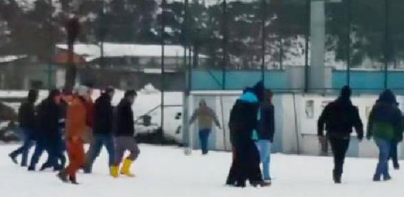 Futbol sahasında ağlatan çalışma