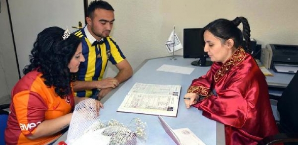 Galatasaray ve Fenerbahçe formasıyla evlendiler