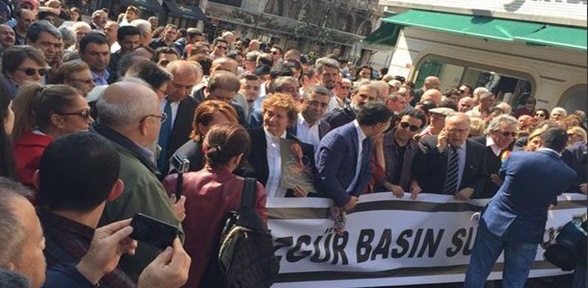 Gazetecilerden baskı ve saldırılara tepki yürüyüşü