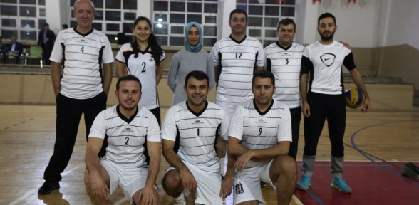 GELENEKSEL VOLEYBOL TURNUVASI BAŞLADI